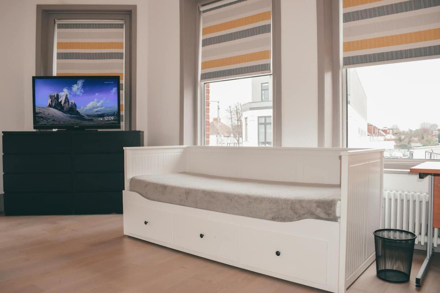 The Twickenham Apartment Near Strawberry Hill Extérieur photo
